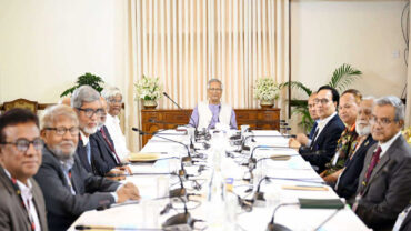 নির্ধারিত ছয় মাসের আগেই নতুন বেতন কাঠামো চূড়ান্ত হবে: প্রধান উপদেষ্টাকে কমিশন চেয়ারম্যান