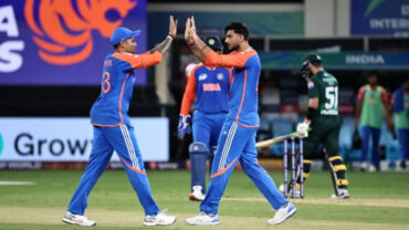 পাকিস্তানের ব্যাটিং বিপর্যয়, আফ্রিদির শেষ মুহূর্তের লড়াইয়ে ১২৮ রানের টার্গেট