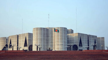 দলীয় প্রধানের পদে না থাকলেও প্রধানমন্ত্রীর ক্ষমতা কমবে না— মত বিশ্লেষকদের