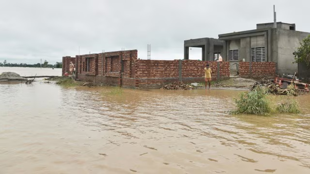 ভারতের পাঞ্জাবে ভূমিধস ও বন্যায় নিহত ৩০, নিখোঁজ বহু