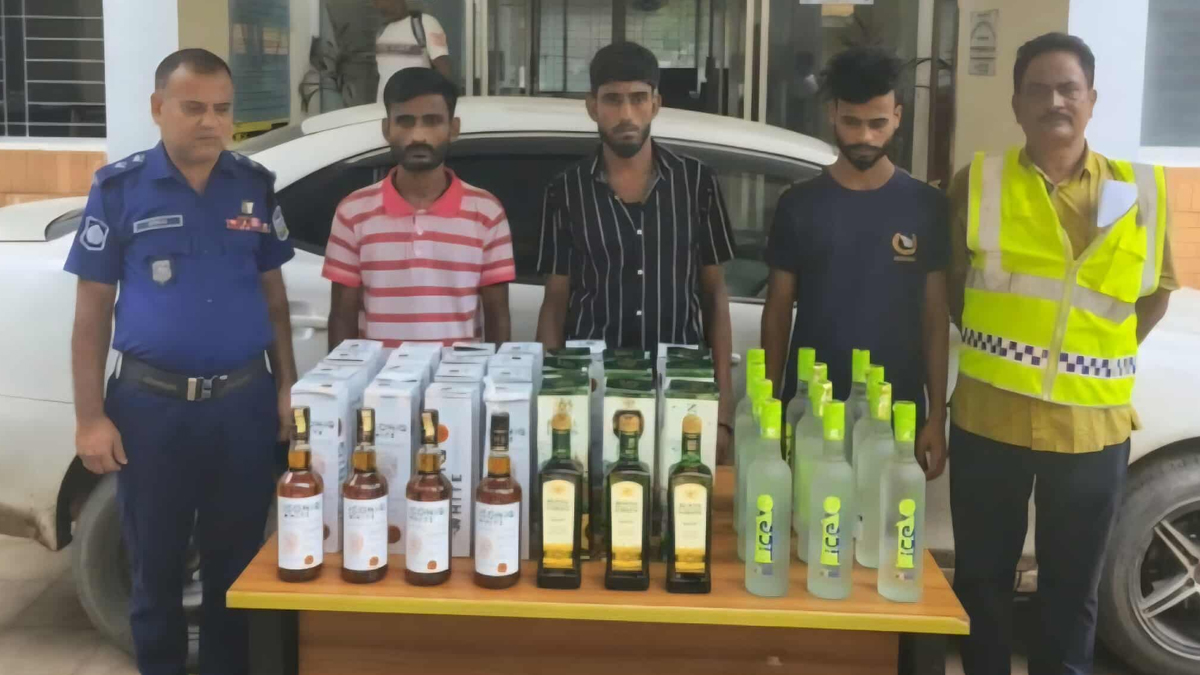 শেরপুর সীমান্তে ভারতীয় মদ ও প্রাইভেটকারসহ ৩ মাদক কারবারি আটক
