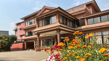 নেপালে থাকা বাংলাদেশিদের বাইরে বের না হওয়ার পরামর্শ