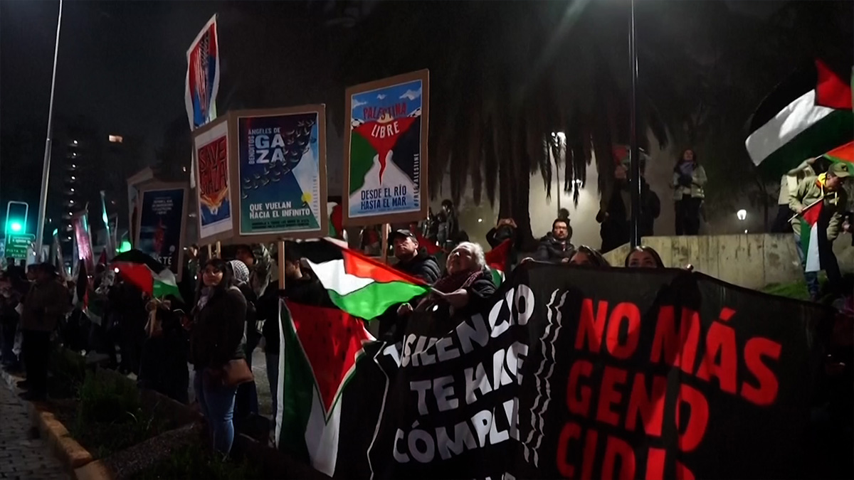 গাজায় ইসরায়েলি আগ্রাসনের প্রতিবাদে উত্তাল চিলি