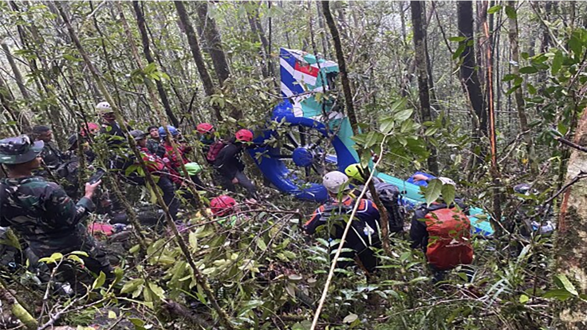ইন্দোনেশিয়ায় হেলিকপ্টার বিধস্ত: নিখোঁজের তিনদিন পর মিললো একজনের মরদেহ