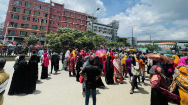 আবারও কুড়িলে সড়ক অবরোধ করেছে গার্মেন্টস শ্রমিকরা