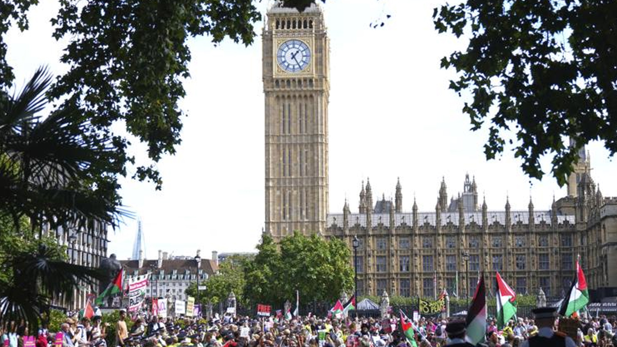 যুক্তরাজ্যের লন্ডনে ‘প্যালেস্টাইন অ্যাকশন’ গ্রুপের বিক্ষোভ থেকে ৪ শতাধিক গ্রেফতার