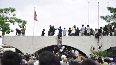 ‘জেন-জি রেভলিউশনে’ উত্তাল নেপাল: সংসদে ঢুকে পড়লো জনতা, নিহত ১৪, কারফিউ জারি