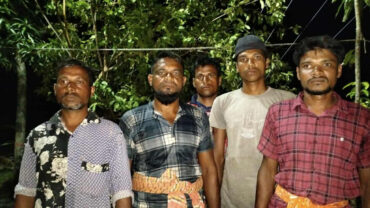 সুন্দরবনে অভয়ারণ্য থেকে ৫ জেলে আটক