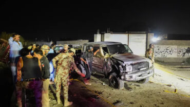 পাকিস্তানে তিন পৃথক সন্ত্রাসী হামলায় সেনাসহ নিহত ২২