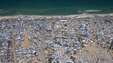 গাজার ‘নিরাপদ অঞ্চলের’ আশ্রয়শিবিরে ইসরায়েলি ড্রোন হামলা